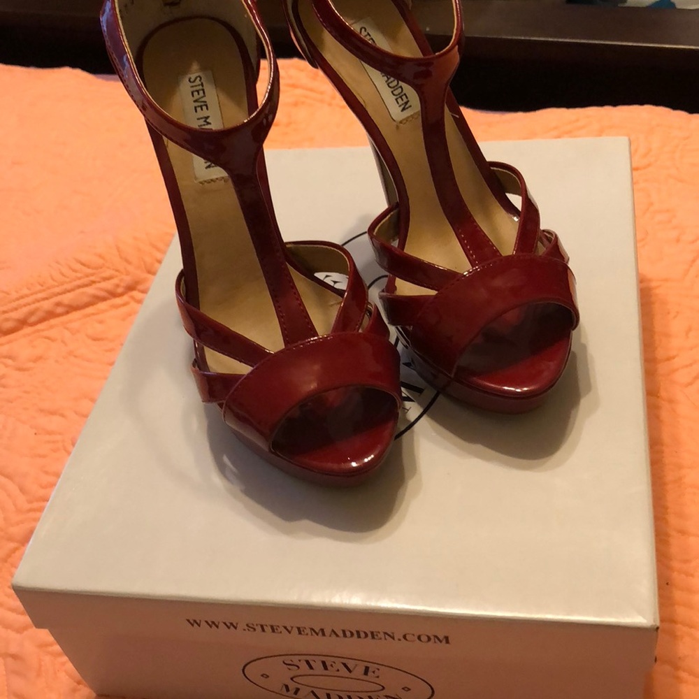 Steve Madden red peep toe pumps